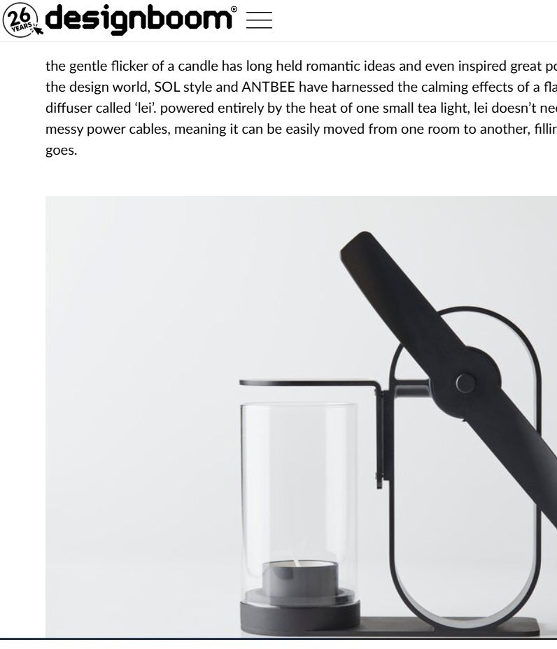 世界的なデザインメディア designboom にて、Leiのノンエレクトリックアロマディフューザーが紹介されました。ロウソクの熱だけで香りを運ぶ独自構造と、その佇まいが評価されています。